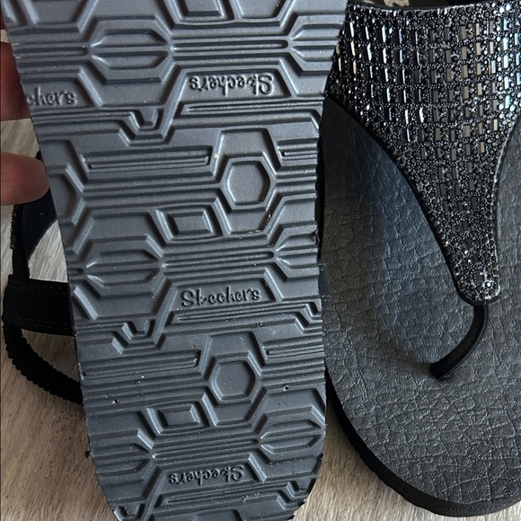 Skechers Black Women's Sandals (NWOT) - Picture 6 of 9